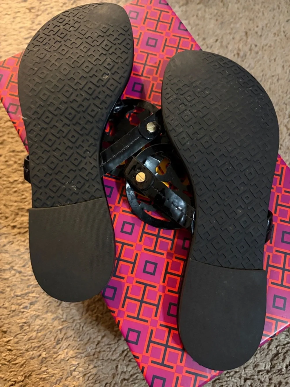 Tory Burch Black Patent Logo Thong Sandals - Picture 2 of 4